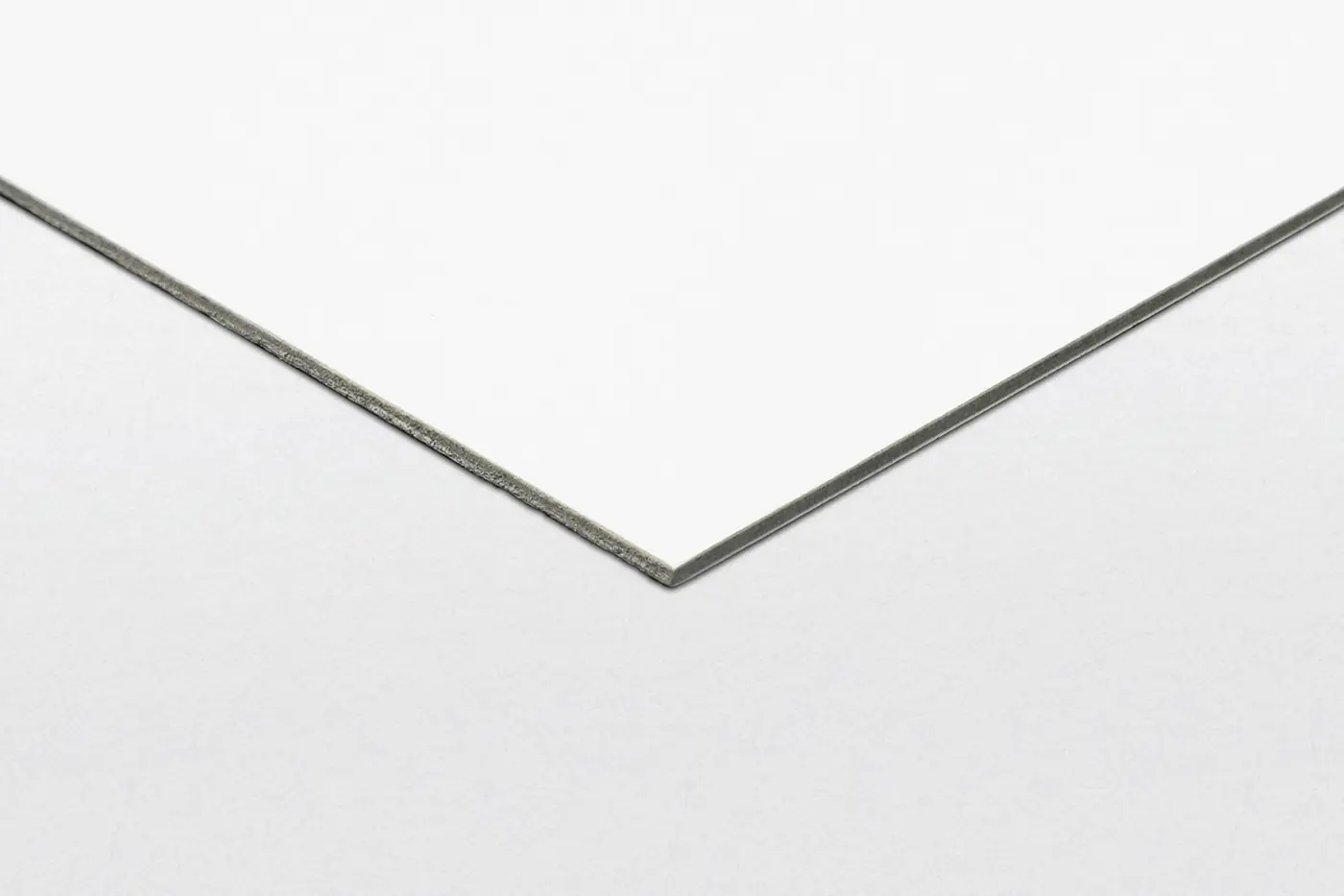 Display Boards, board edge on light background – printed by Buzz Media